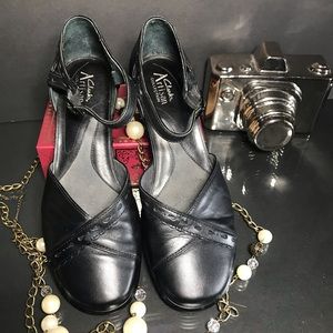 Clarks Artisan Collection Black Shoes Sz 8M